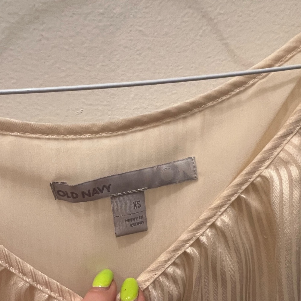 Old Navy $10 Shirt XS